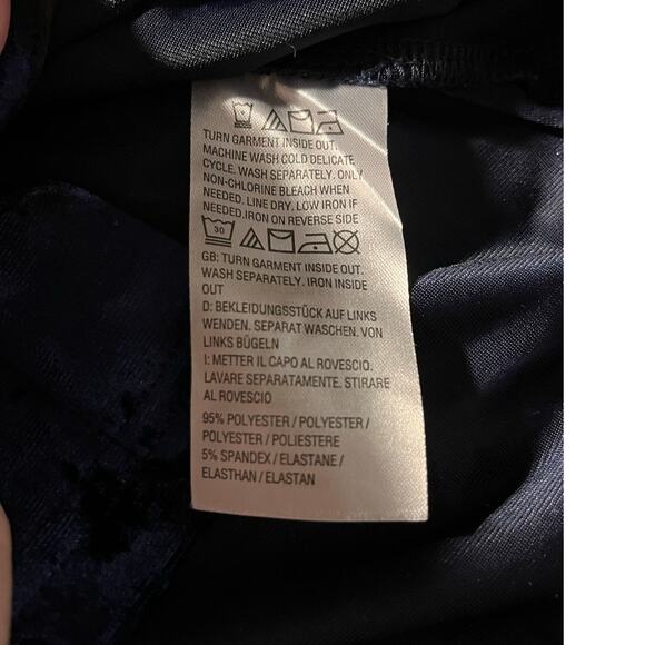 Belle by Kim Gravel Crushed Velvet Floral Button-Up Top – Size Large - Picture 10 of 10